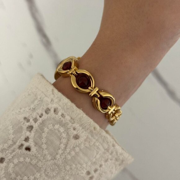 SKU:0110 cute gold burgundy mini watch gold bracelet burgundy stone +in gift bag